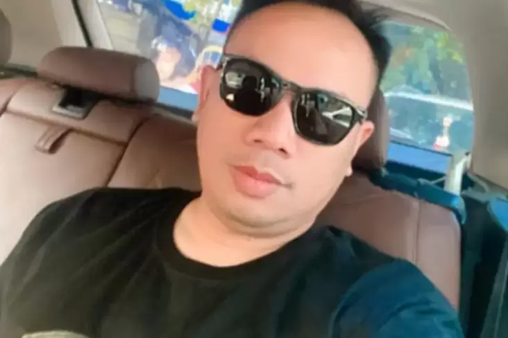 Berpikir Kematian, Vicky Prasetyo Minta Dimakamkan pada Sebelah Pusara Istri Pertama