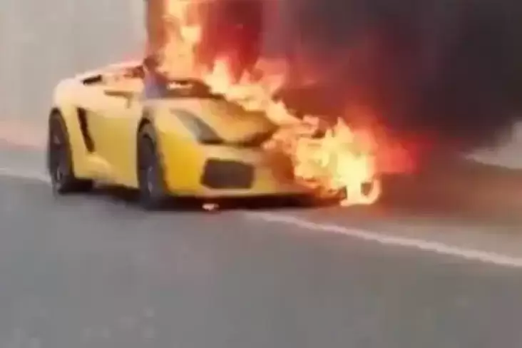 Emosi, Penjual Mobil Bakar Lamborghini Senilai Rp3,5 Miliar