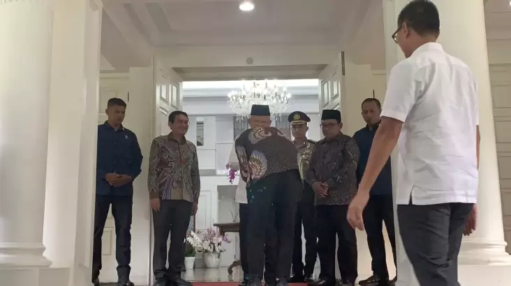 Gibran Tiba pada Rumah Dinas Wapres, Cium Tangan Ma’ruf Amin