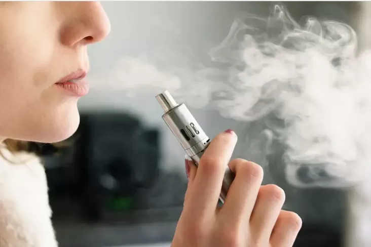 Orang Tua Diminta Waspada Anak Nge-Vape, Chandrika Chika Pakai Pods Berisi Liquid Mengandung Ganja