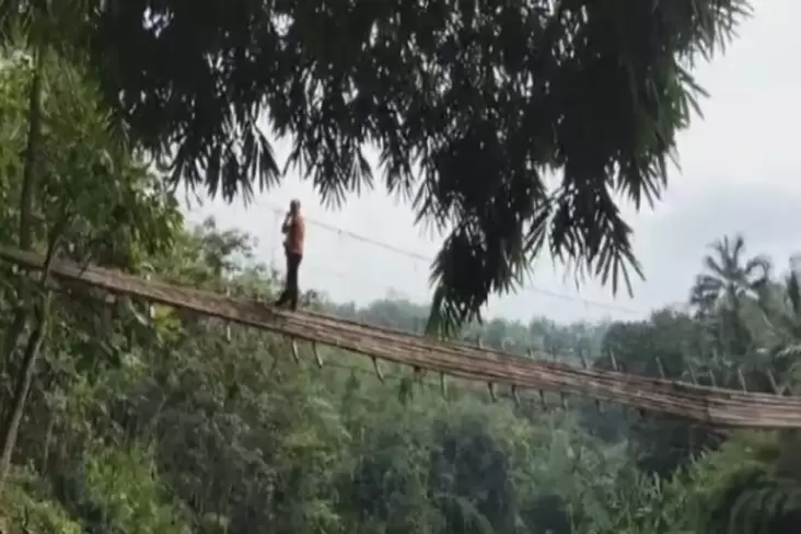 PUB Galang Dana Bangun Jembatan Gantung Putus di dalam Lebak Banten