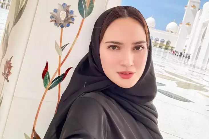 Shandy Aulia Tertahan dalam di Dubai Imbas Banjir Bandang, Penerbangan Dibatalkan