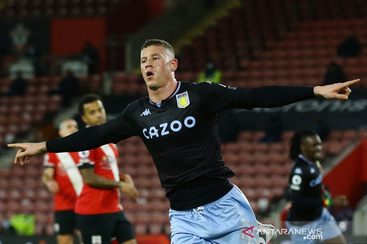 Pemain lapangan Inggris Ross Barkley kembali berlabuh ke Aston Villa