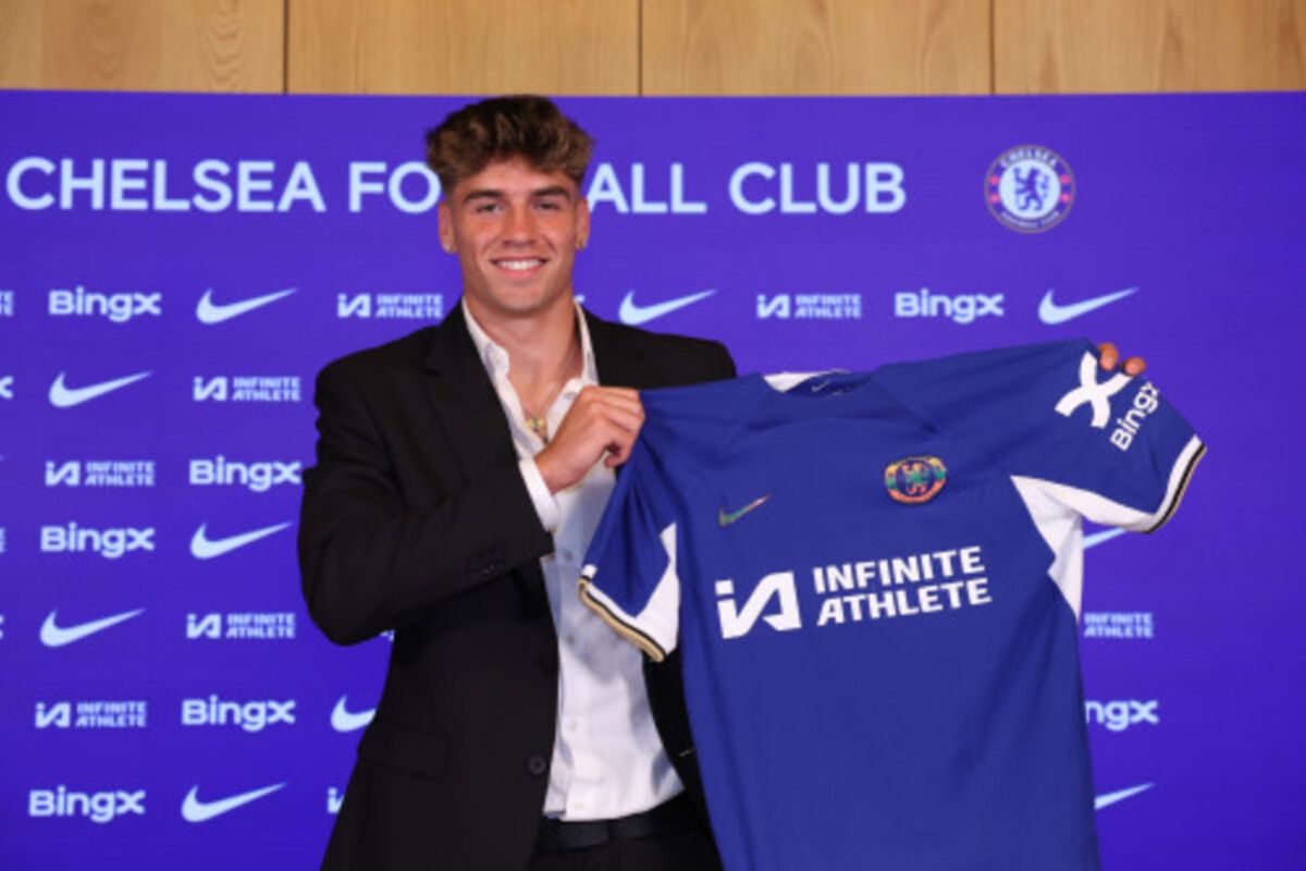 Chelsea resmi dapatkan Marc Guiu dari Barcelona