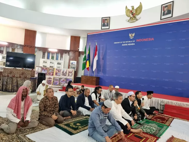 Alumni Beasiswa RI Ikut Salat Idulfitri 2024 di KBRI Addis Ababa