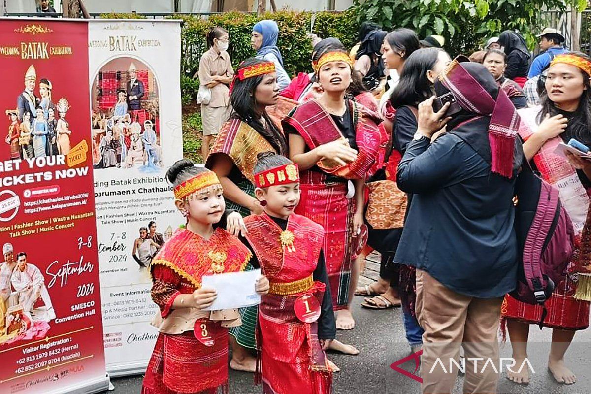 Seratus khalayak lebih banyak tinggi ikuti lomba tari tortor pada CFD