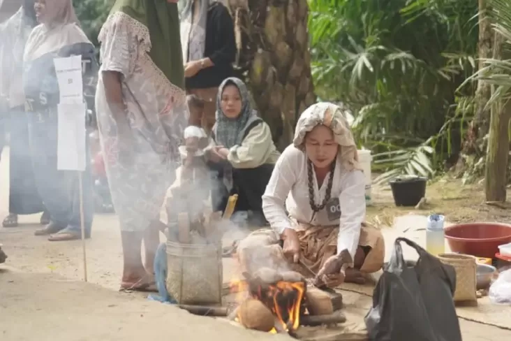 Masak Brengkes Buka Festival Suku Bathin IX Kenduri Swarnabhumi