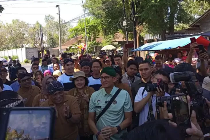 Punya Kerajinan Batik Kayu, Sandiaga Uno Berharap Desa Wisata Krebet Susul Nglanggeran yang digunakan dimaksud Sudah Mendunia